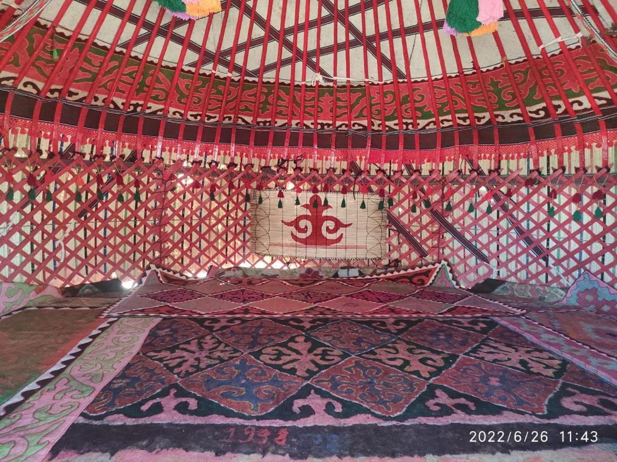 Guest House And Yurt Camp "Ailuu" Tong Eksteriør billede