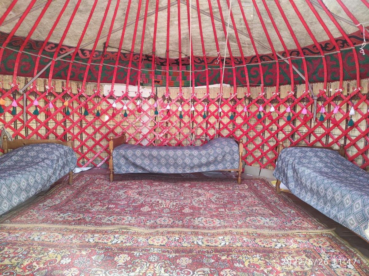 Guest House And Yurt Camp "Ailuu" Tong Eksteriør billede